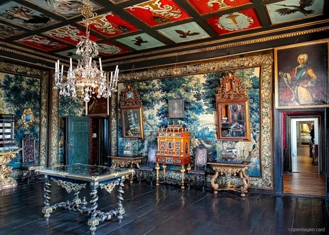 Gioielli della Corona danese esposti nel Tesoro del Castello di Rosenborg