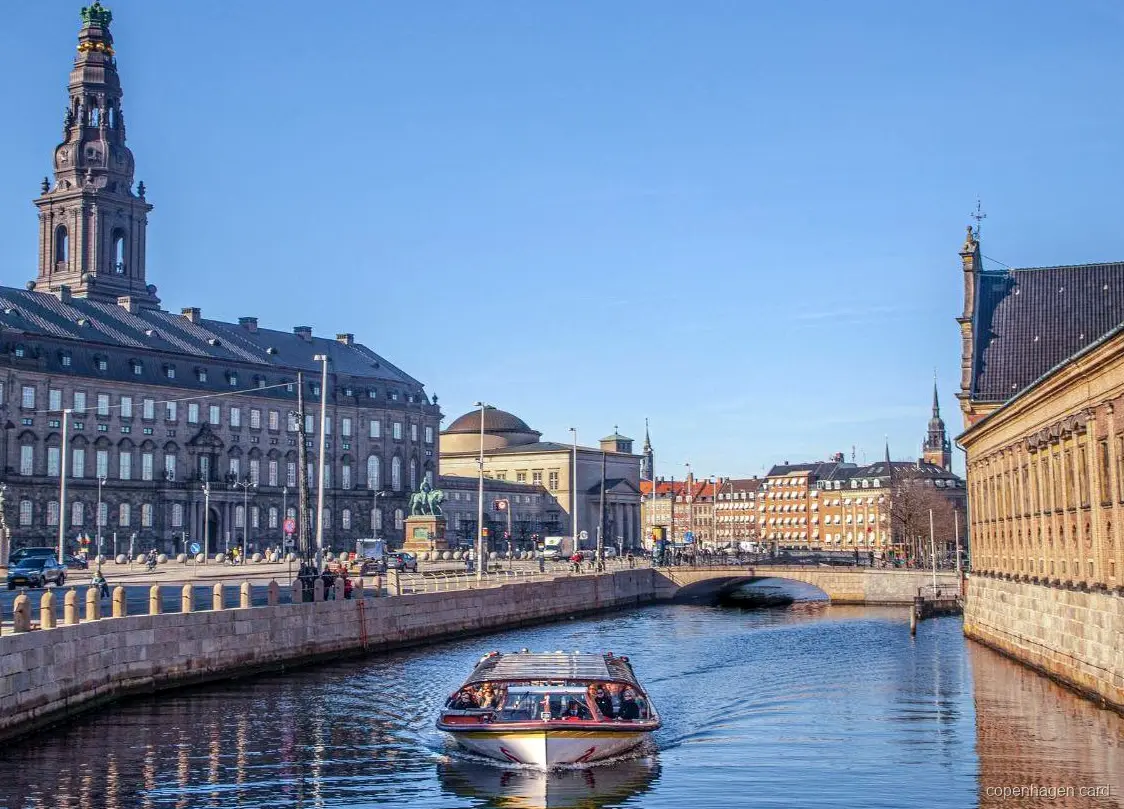 Hop-on hop-off-busstop inkluderet med bus- og bådbilletten til København