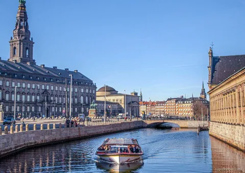Hop-on hop-off bushalte inbegrepen bij het Kopenhagen Bus en Boottocht Ticket