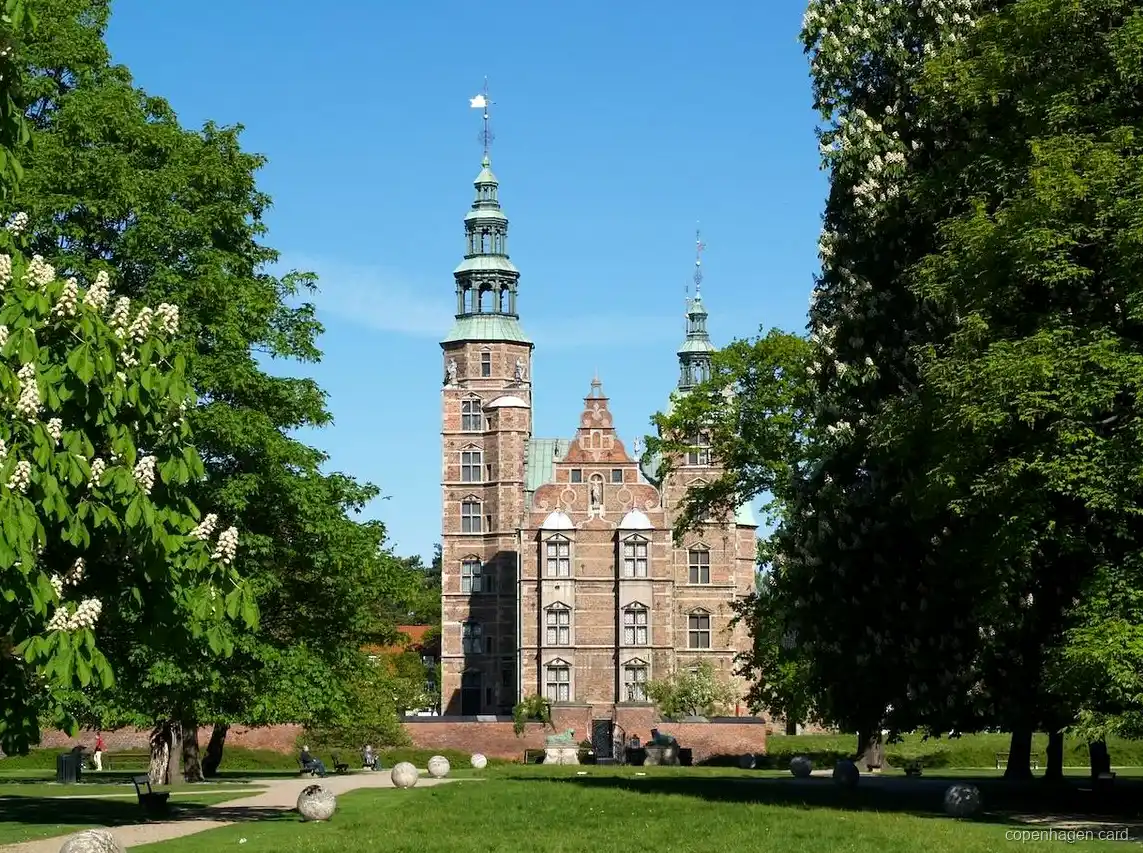 Rosenborg Kasteel tickets ingang met de Koningstuin op de voorgrond
