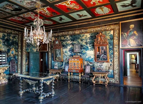 Deense kroonjuwelen tentoongesteld in de schatkamer van Rosenborg Slot