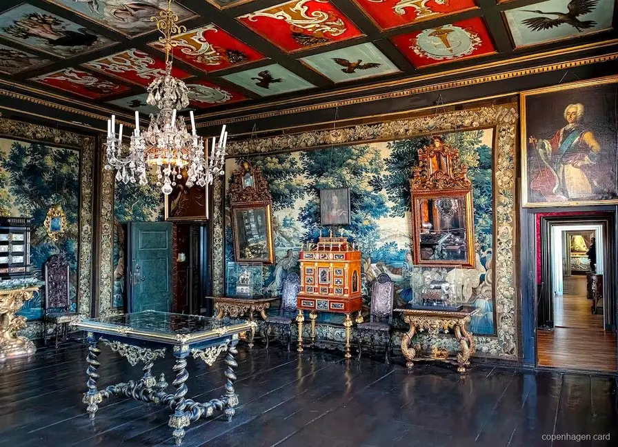 Dänische Kronjuwelen ausgestellt in der Schatzkammer von Schloss Rosenborg
